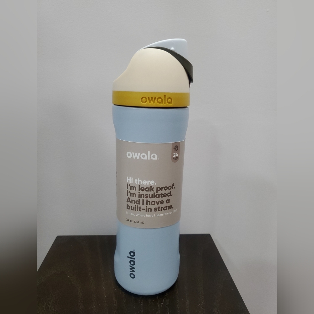 Owala FreeSip Stainless Steel Water Bottle / 24oz / Color: Arctic Skyfall